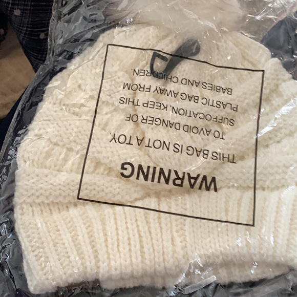 Cc hat cream with Pom Pom! Brand new in package - Picture 2 of 2